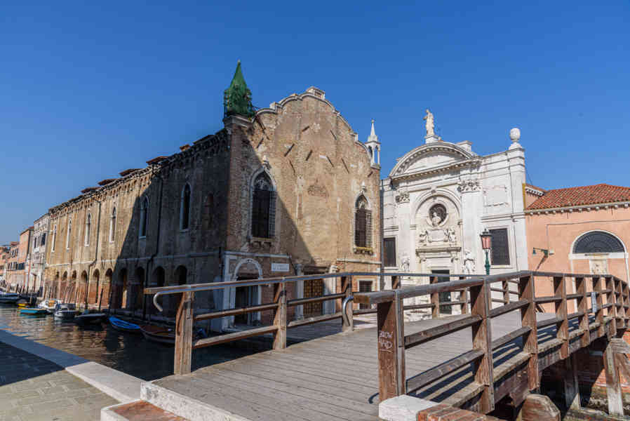 Italia - Venecia 215 - antigua escuela de la Misericordia.jpg